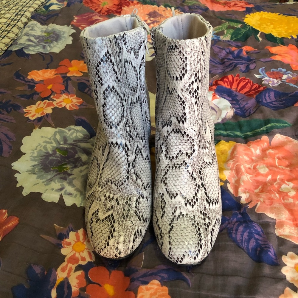 Old Navy white snakeskin booties